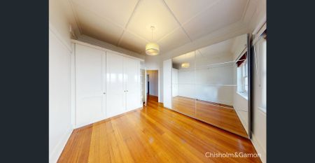 Enormous two-bedroom comfort with alluring Art Deco appeal - Photo 4