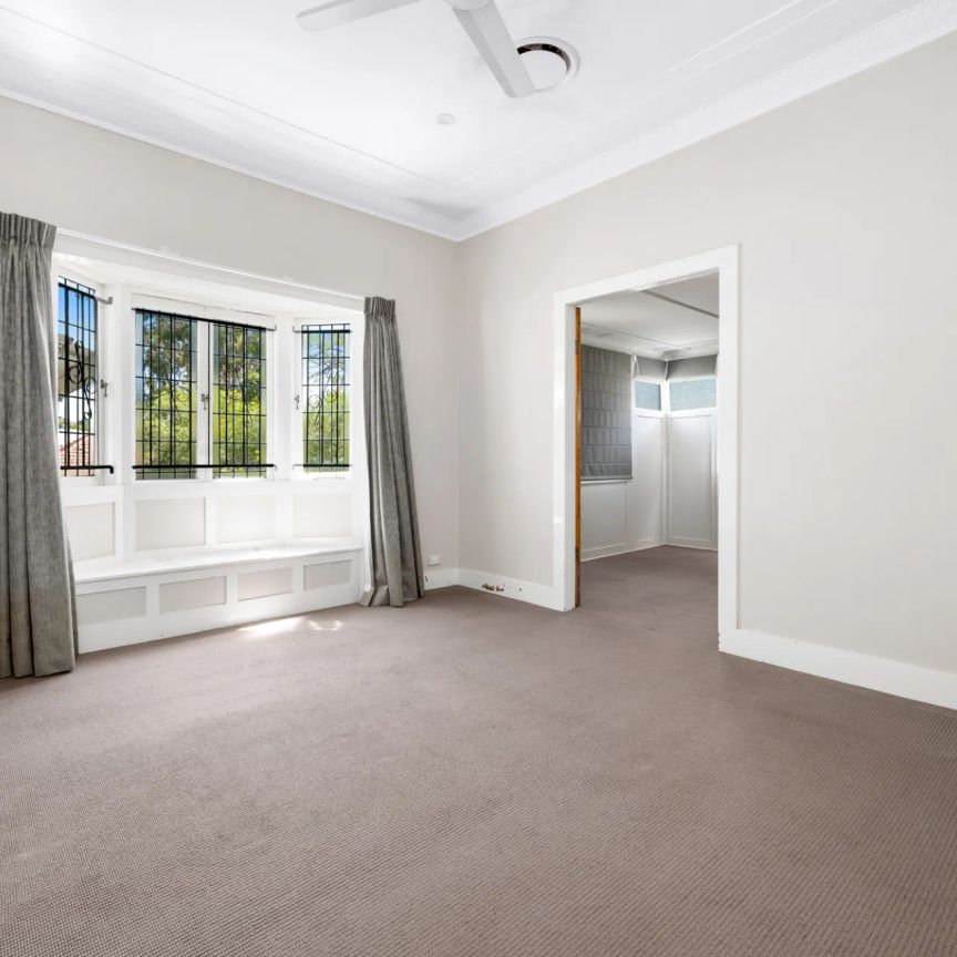 Classic Elegance Meets Modern Living – Restored Queenslander with Pool - Photo 1