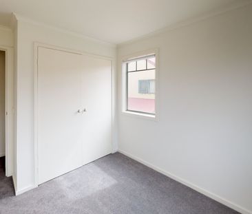 Large Tri Level Townhouse In A Great Location - Photo 5