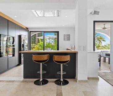 5 bedroom luxury Villa for rent in El Paraíso, Andalusia - Photo 5