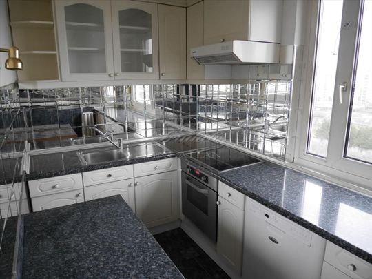 Kiadó átlagos állapotú panel lakás - Győr - Fotó 1
