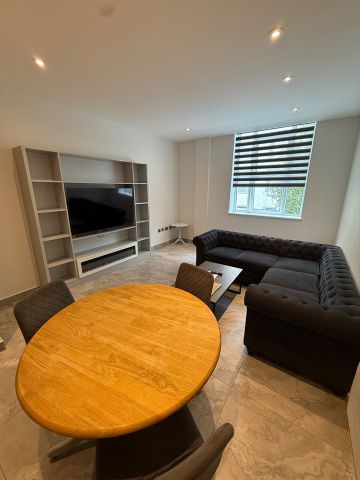 3 Bed Flat, Bromyard House, W3 - Photo 4