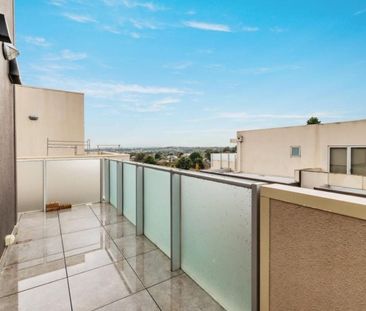 2 BEDROOM APARTMENT BEHIND WESTFIELD SHOPPING CENTRE - Photo 5
