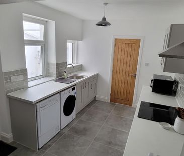 Room For Rent Queen Street, Pontypridd - Photo 3