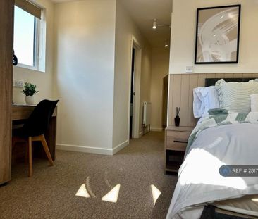 1 bedroom in a house share to rent - Photo 2