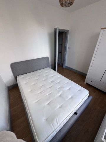 1 Bed Flat, Lewisham High Street, SE13 - Photo 2