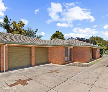 Neat & Convenient Coastal Living! - Photo 4