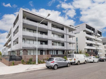 Entry via Hilly St, Stunning & Modern Riverside Residence!! - Photo 2