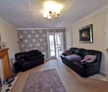 3 bedroom end of terrace house to rent - Photo 1