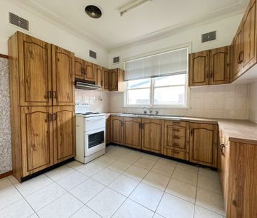 Three bedroom Family Home - Photo 1