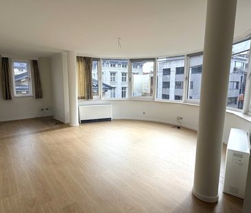 Ruim en lichtrijk appartement (ca. 100m2) met autostaanplaats centr... - Photo 3