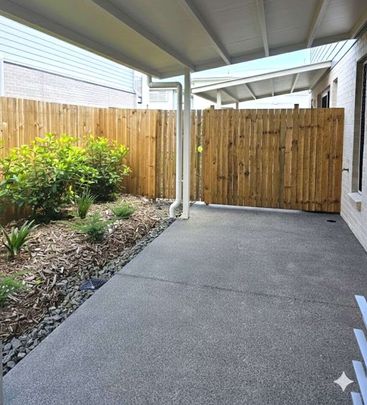 3 BEDROOM 2 BATHROOM TOWNHOUSE - FULLY DUCTED AIR CON - Photo 1