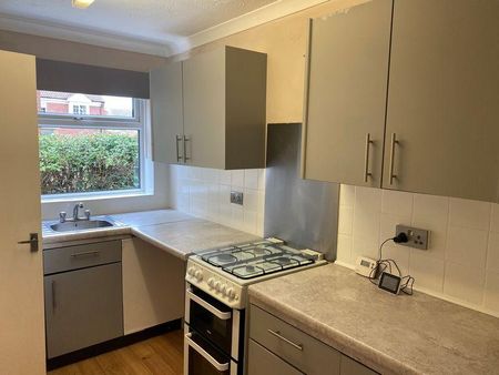 2 bedroom end of terrace house to rent - Photo 3