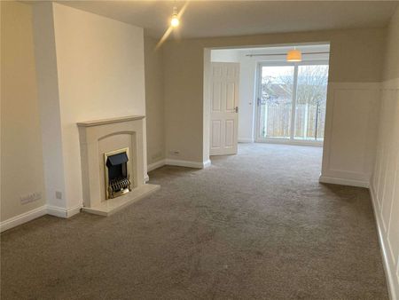 Two bedroom mid-terrace property found in good order throughout. - Photo 2