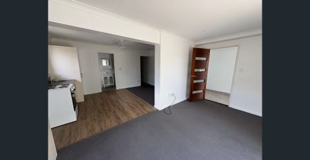 Luxury Waterfront Living in Exclusive Sorrento - dual living potential - Photo 3