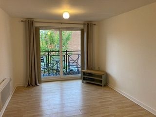 Immaculate 1 Bed Apartment with Private Balcony and Allocated Parking Space for Rent in Leicester - Photo 1