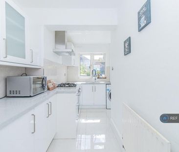 3 bedroom terraced house to rent - Photo 6