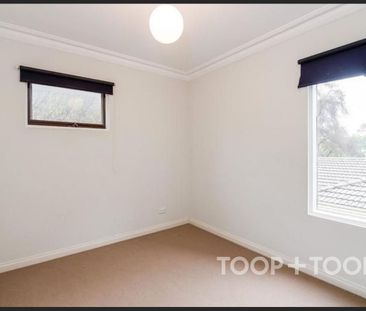 CHARMING MYRTLE BANK TOWNHOUSE - Photo 5