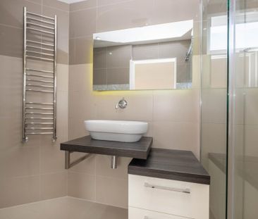 3 bedroom flat to rent - Photo 5