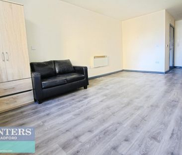 1 bedroom Flat To Let - Photo 2