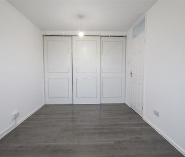 3 bedroom end of terrace house to rent - Photo 4