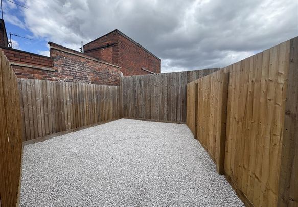 Long Lane, Rowley Regis - Photo 1