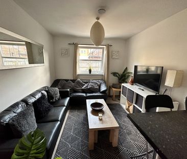Room in a Shared House, Bellevue Road, SO15 - Photo 1