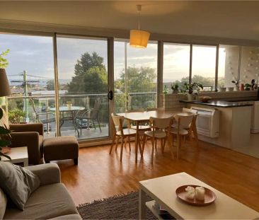 “RENOVATED TWO-BEDROOM APARTMENT WITH STUNNING BAY VIEWS!” - Photo 2