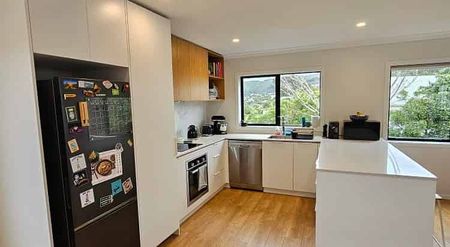 NEW sunny and warm, 3 bedroom modern living - Photo 3