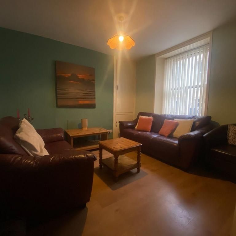 6 bedroom terraced house to rent - Photo 1