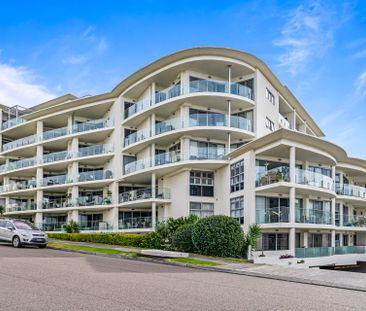 Luxurious 2-Bedroom Apartment with Uninterrupted Ocean Views - Photo 1