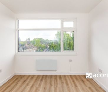 Flat to rent - Worsley Bridge Road, London, SE26 - Photo 4