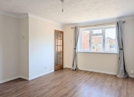 3 bedroom semi-detached house to rent - Photo 2