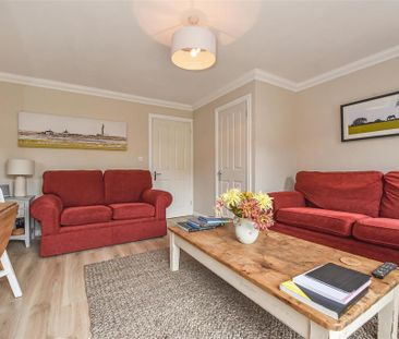 2 bedroom end of terrace house to rent - Photo 3