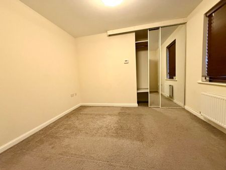 2 Bedroom Flat / Apartment - Charles Arden Close, Southampton - Photo 2