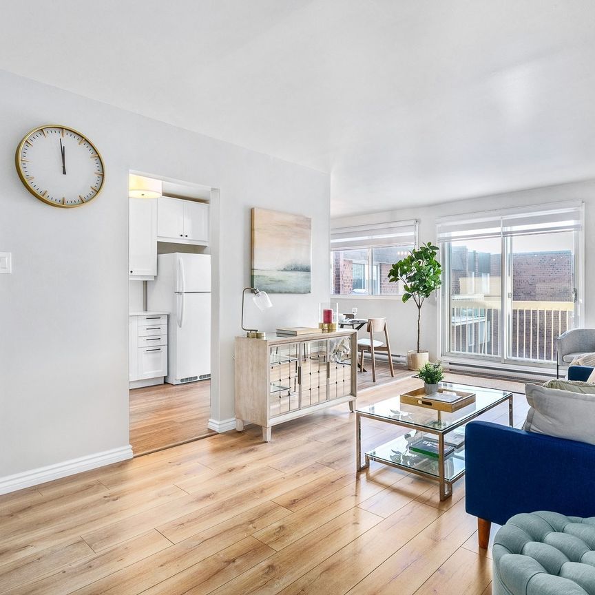 5025 Boul. des Sources, #200 - Photo 1