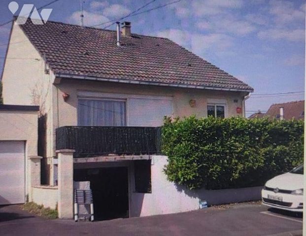 Maison individuelle sur sous-sol complet: Entrée, séjour donnant sur cuisine équipée et balcon... - Photo 1