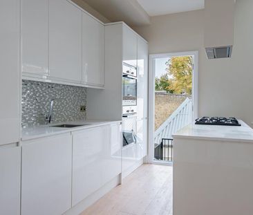 3 bedroom flat to rent - Photo 4