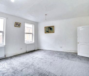 3 bedroom flat to rent - Photo 2