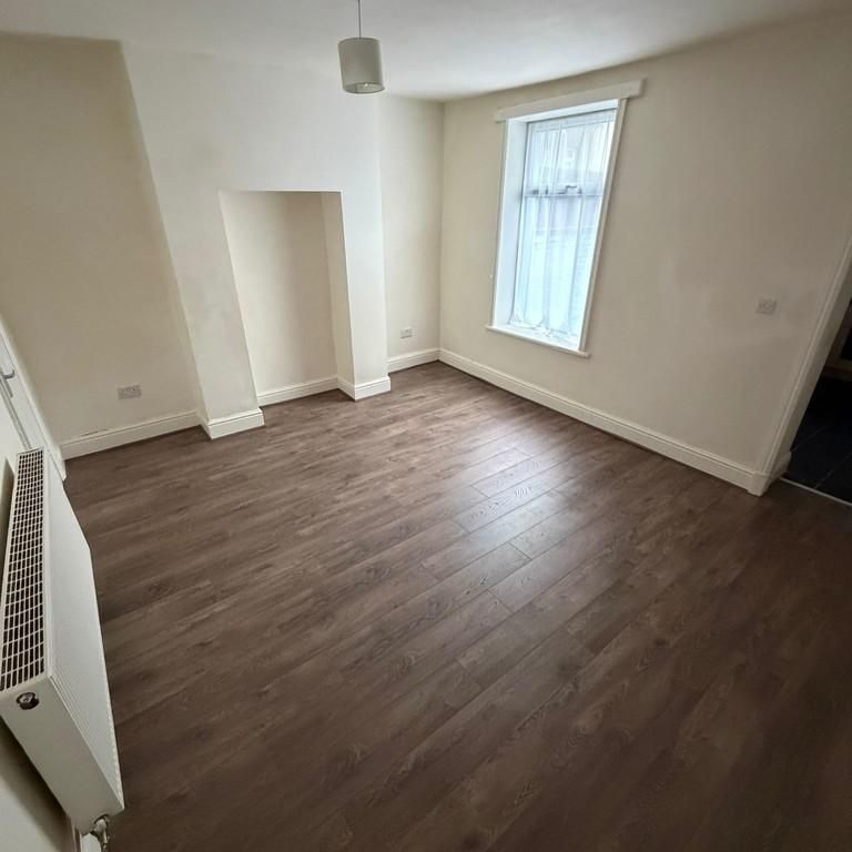 2 bedroom end of terrace house to rent - Photo 1