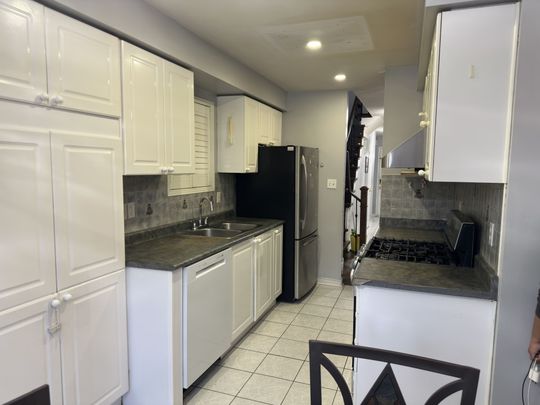 For Lease - 40 Ridgefield Court, Brampton, Ontario - Photo 1