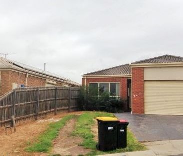 7 Oakbank Court, Melton West, VIC 3337 - Photo 3