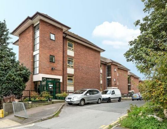 1 bedroom in a flat share to rent - Photo 1