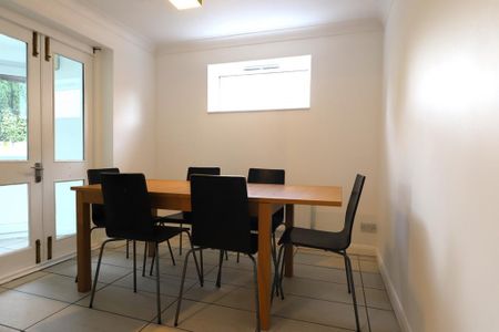 5 bedroom detached house to rent - Photo 4