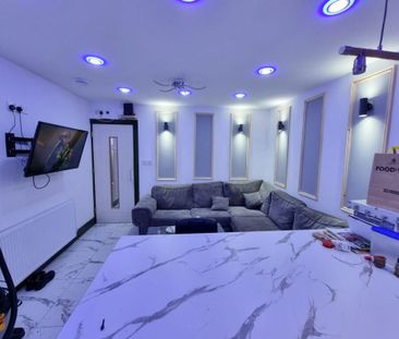 6 bedroom terraced house to rent - Photo 3