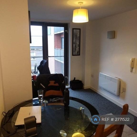 1 bedroom flat to rent - Photo 1