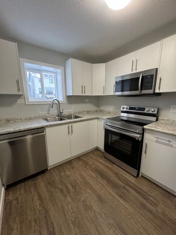 1 Bedroom Lower Unit in Rosewood - Photo 5