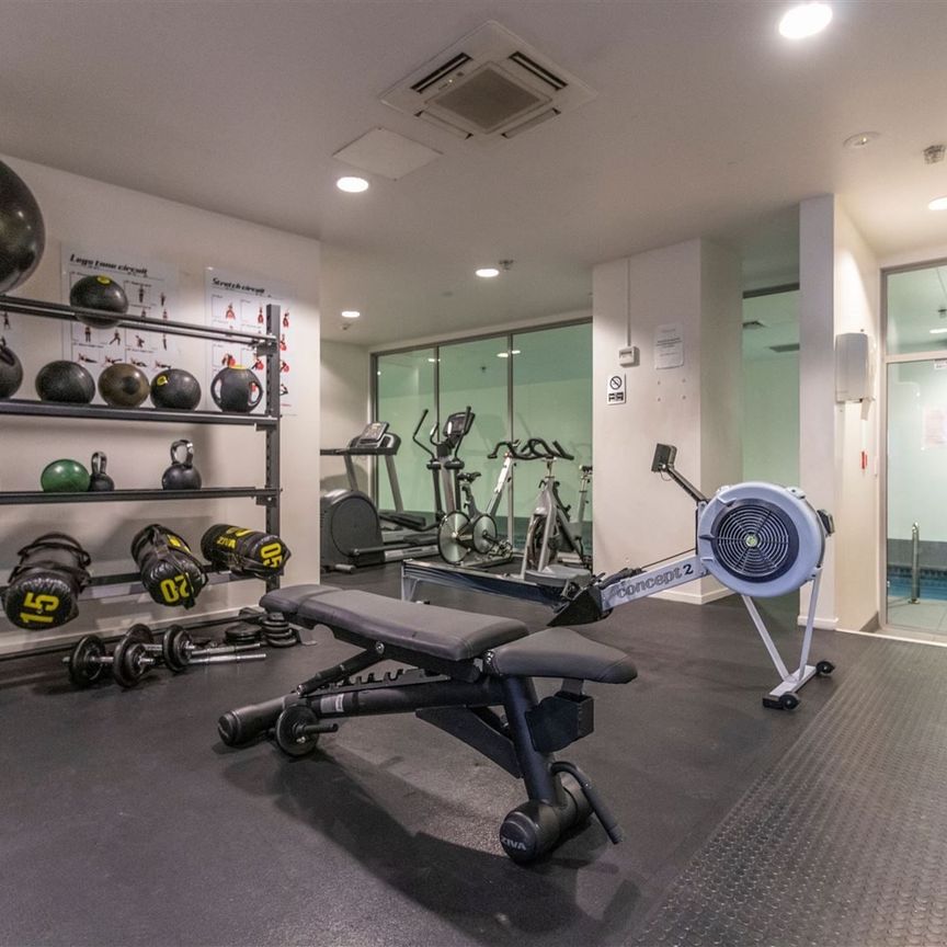 Furnished CBD 2 Bedroom Apartment - Photo 1