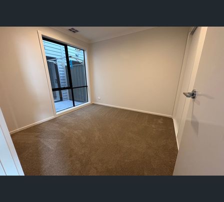 4 Bleeker Way, Fraser Rise, Vic 3336 - Photo 1