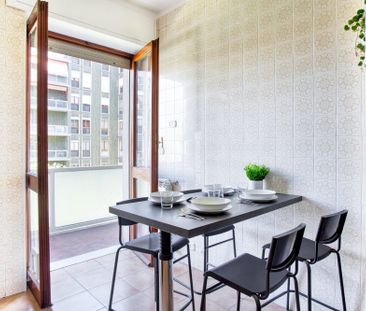 Spacious and bright single room in Via Ronchi - Photo 5